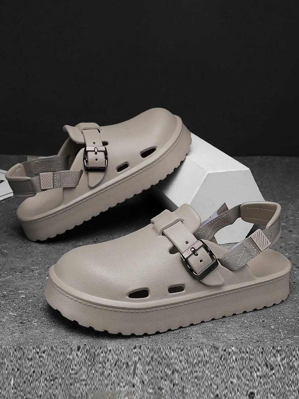 D017SN Men's Closed-Toe Slip-On Sandals